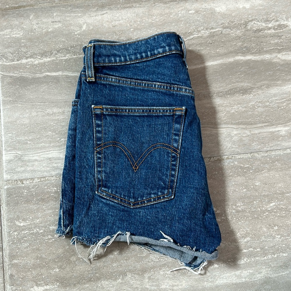 Levi’s Ribcage Shorts - Size 27